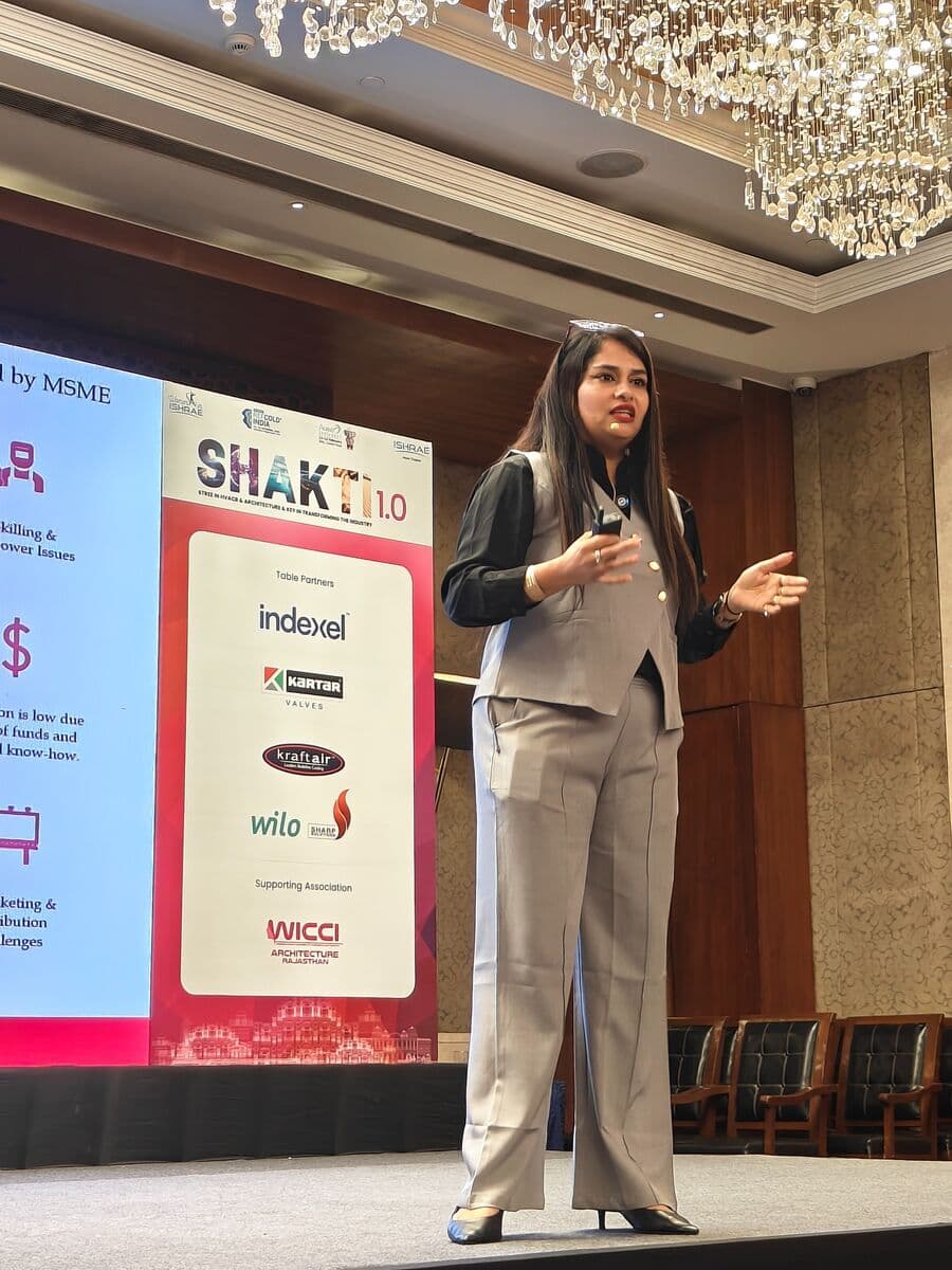 CA Sonam Khandelwal speaking at an industry session