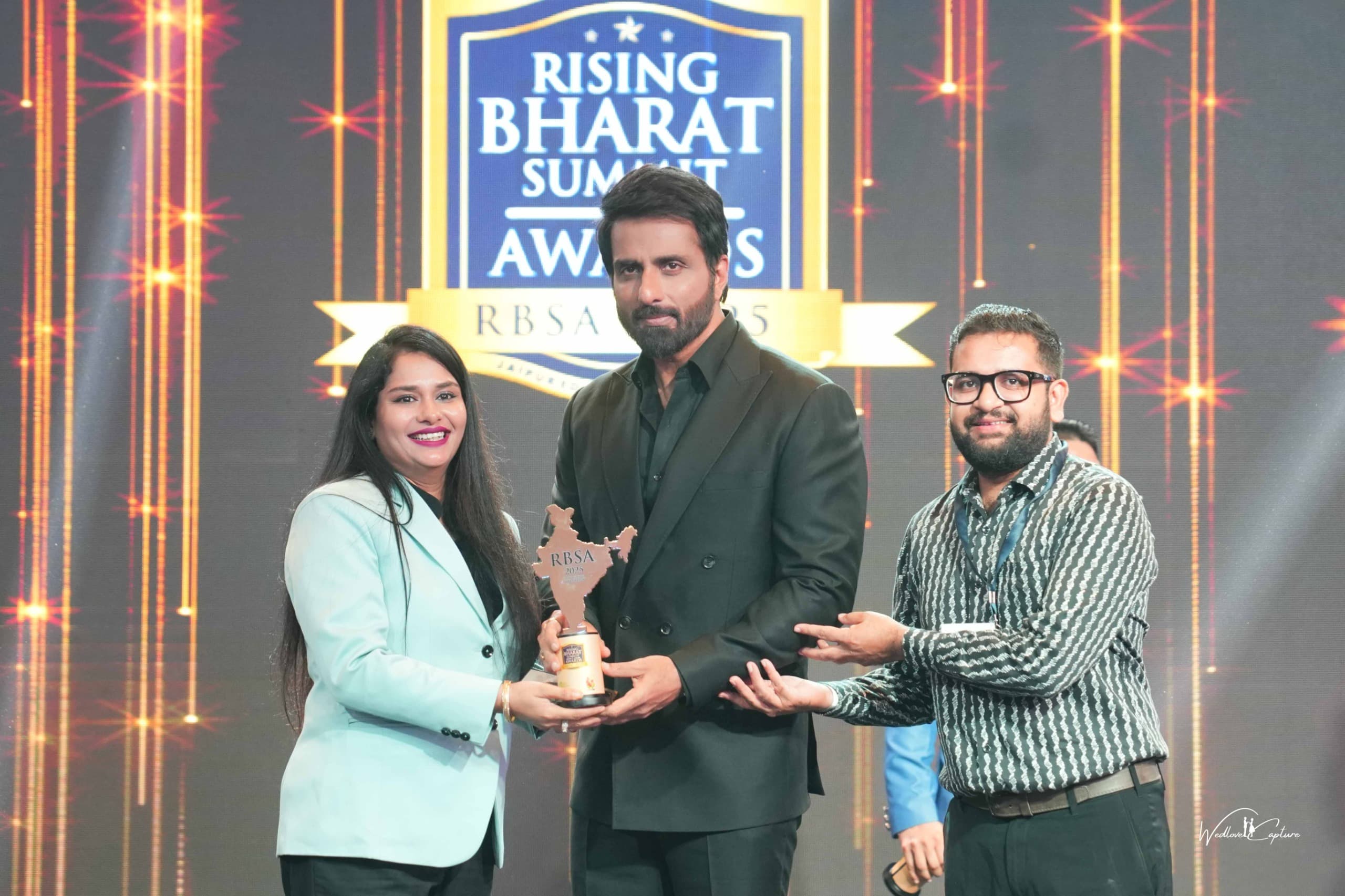 CA Sonam Khandelwal receiving an excellence award